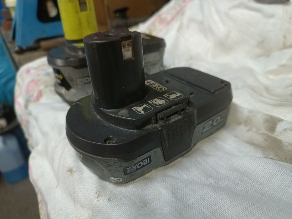 2x uszkodzony akumulator 18V Ryobi