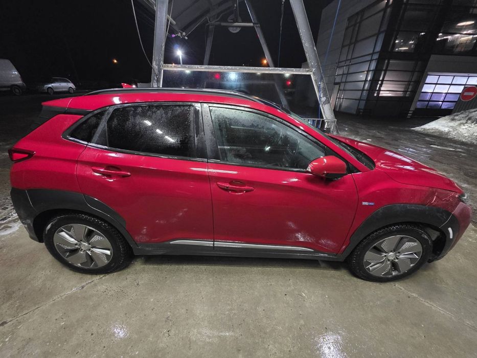 Hyundai kona electric 2019 рік, 64кв, 140000 гарна комплектація