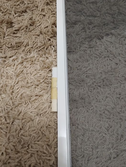 Дверь балконная с антимоскитной сеткой.