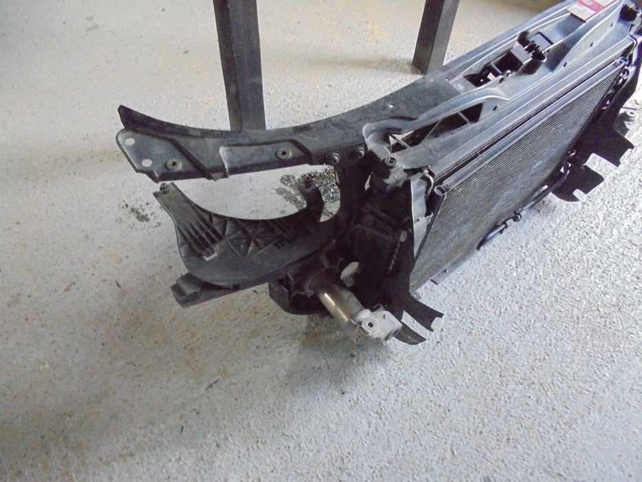 AUDI A4 B6   Pas przedni kompletny 2.0 ALT automat