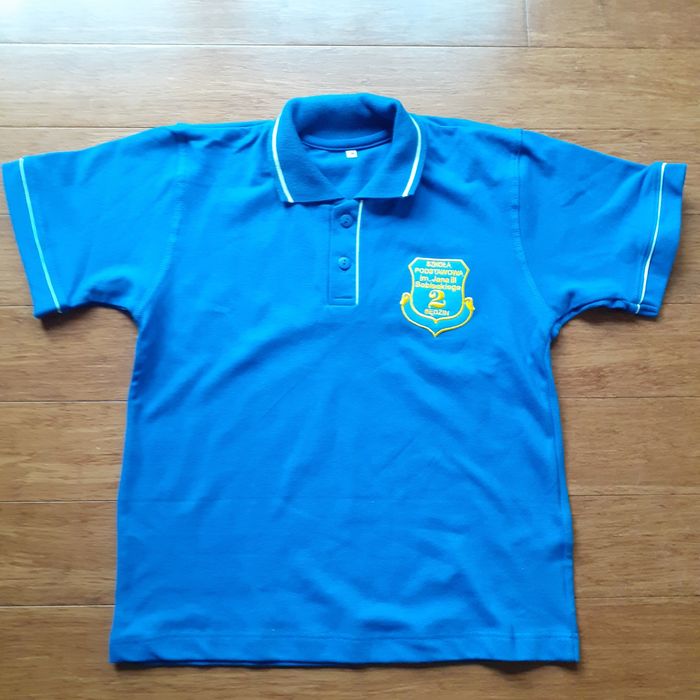 Dziecięca koszulka polo z haftem tarczy szkoły