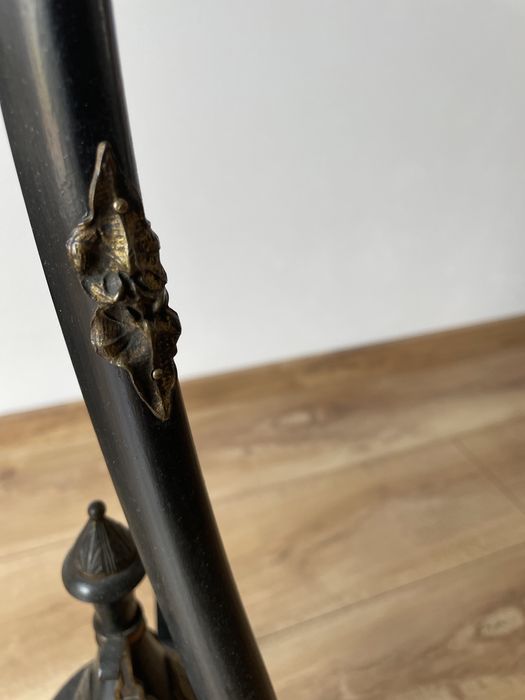 Piękna lampa stojąca ozdoba każdego wnętrza