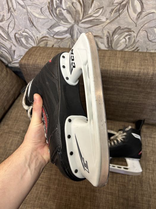 Продам ковзани (коньки) CCM RBZ 40. 42 розмір