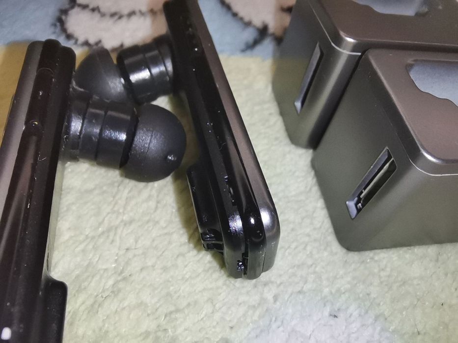 Продам Комплект 2 имиджевых Bluetooth-гарнитур Samsung WEP-350