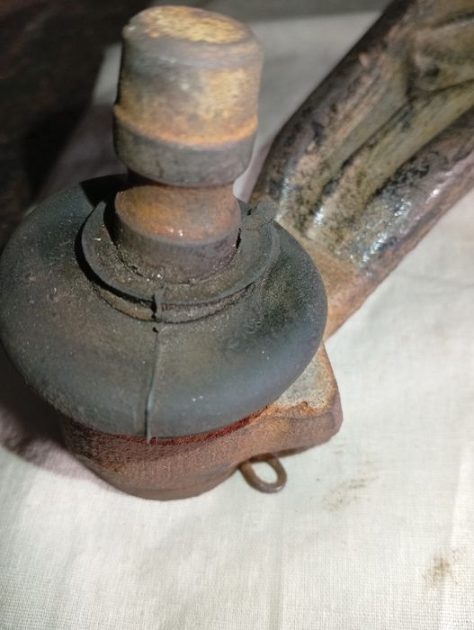 Продам ричаги на Пежо 807.