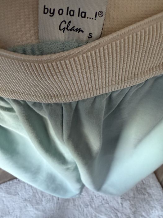 Spodnie dresowe By o la la