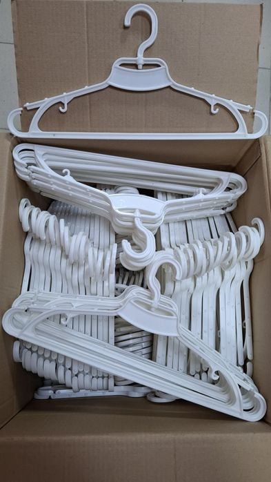 Вішалка пластмасова для одягу