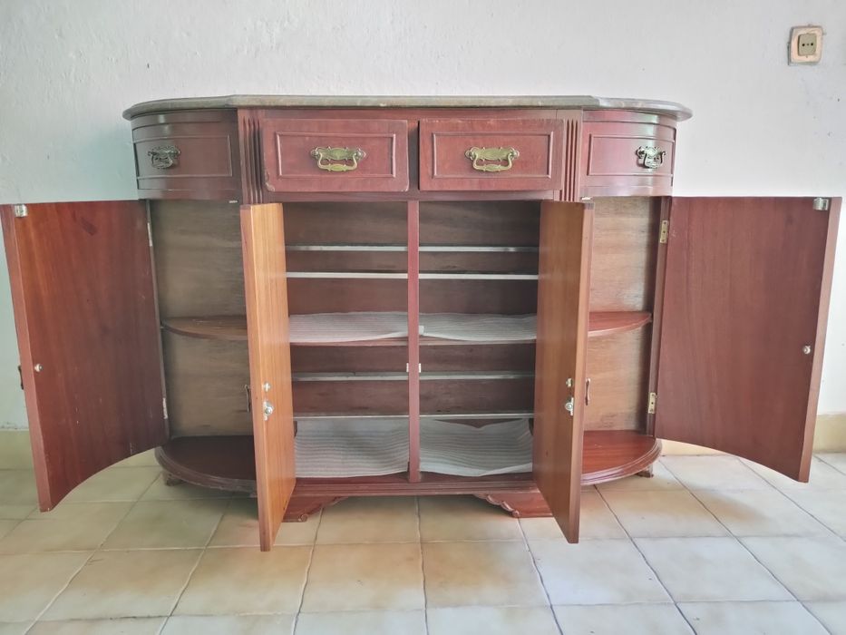 Sapateira em madeira com tampo de pedra (removível)