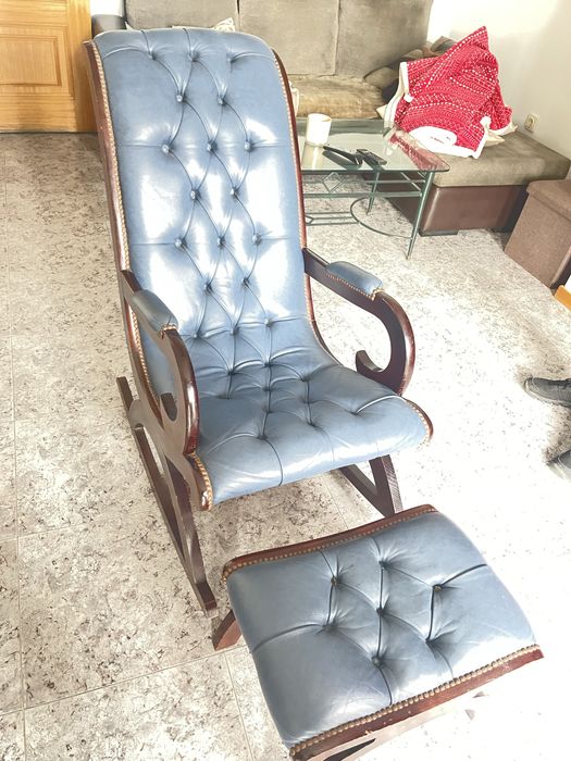 Cadeirao com apoio dos pes