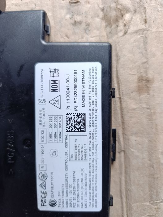 Блок взаимодействия с коючом Tesla Model 3 . Y 2020->г Оригинал.