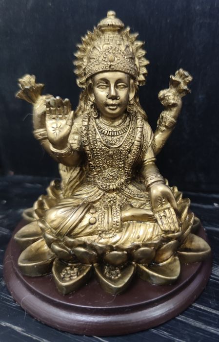 Estátua Deusa Lakshmi Feng Shui – Prosperidade – Resina Dourada