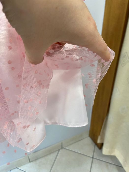 Różowa sukienka wizytowa