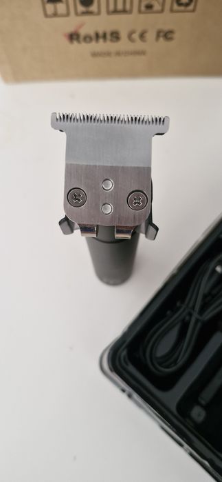 Profesjonalny trymer do brody Hatteker