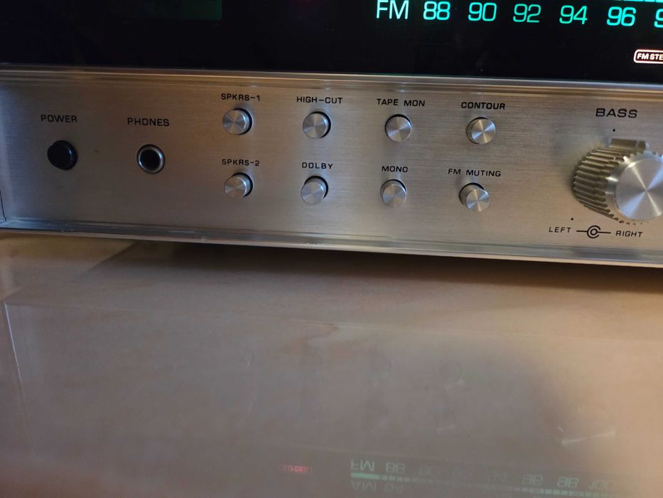 Amplituner harman-kardon model 630