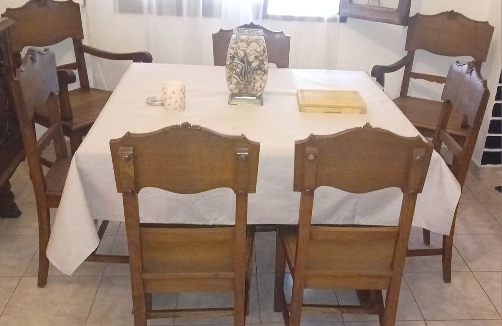 Conjunto de mesa com cadeiras e Armários