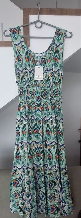 Sukienka midi w kolorowe wzory