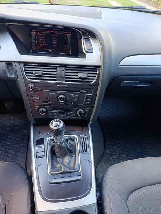 Audi A4 B8 2.0 TDI 143 KM S line | Bi-Xenon + LED | manual | 6-biegów | 2 kluczyki