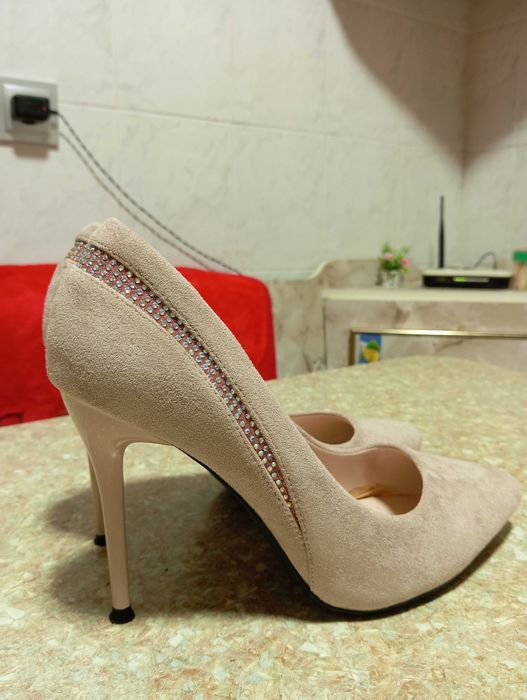 Туфлі жіночі на підборах