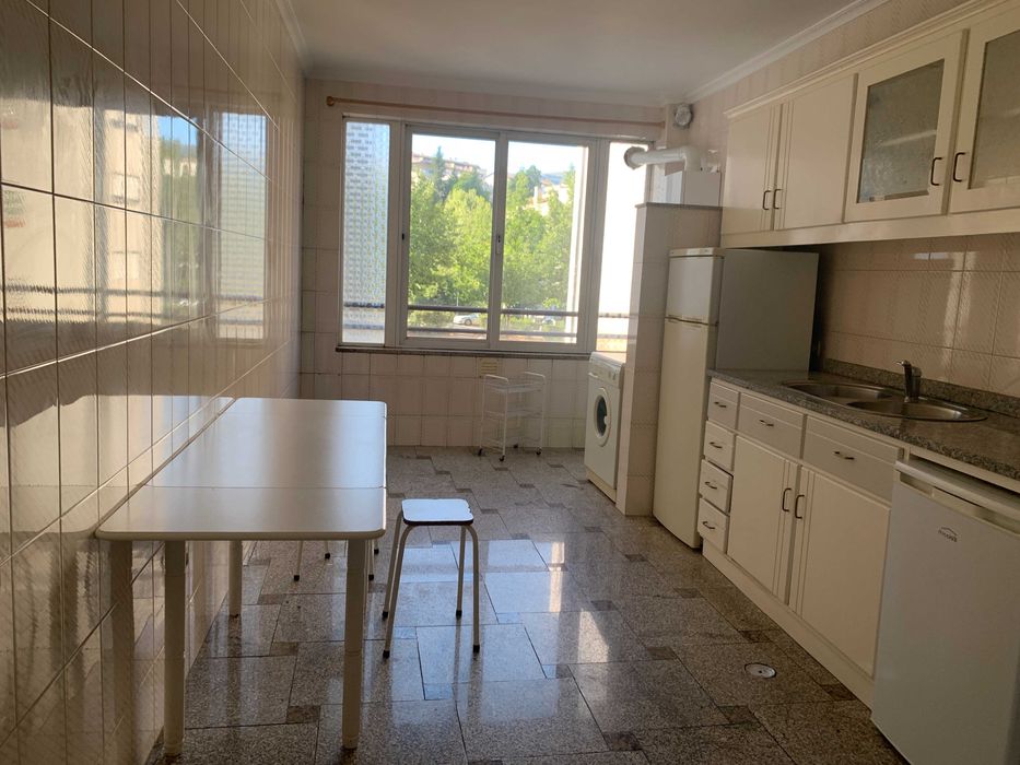 Arrendo apartamento  t3 a estudantes, totalmente mobilado, na rua Poeta Alberto Miranda em Vila Real