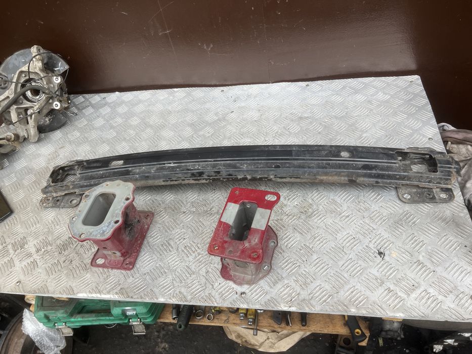 Передний усилитель бампера Киа сид 08г kia ceed