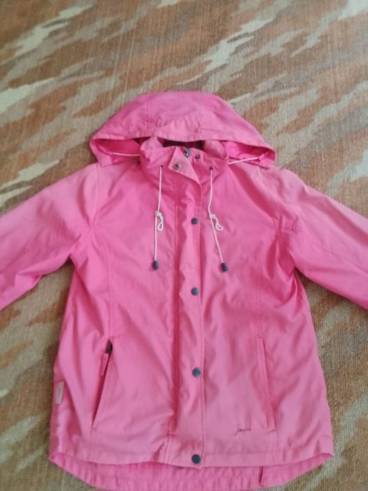 Дуже крута куртка вітровка.