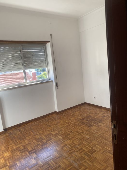 Vende-se T2_Av. Marquês de Pombal