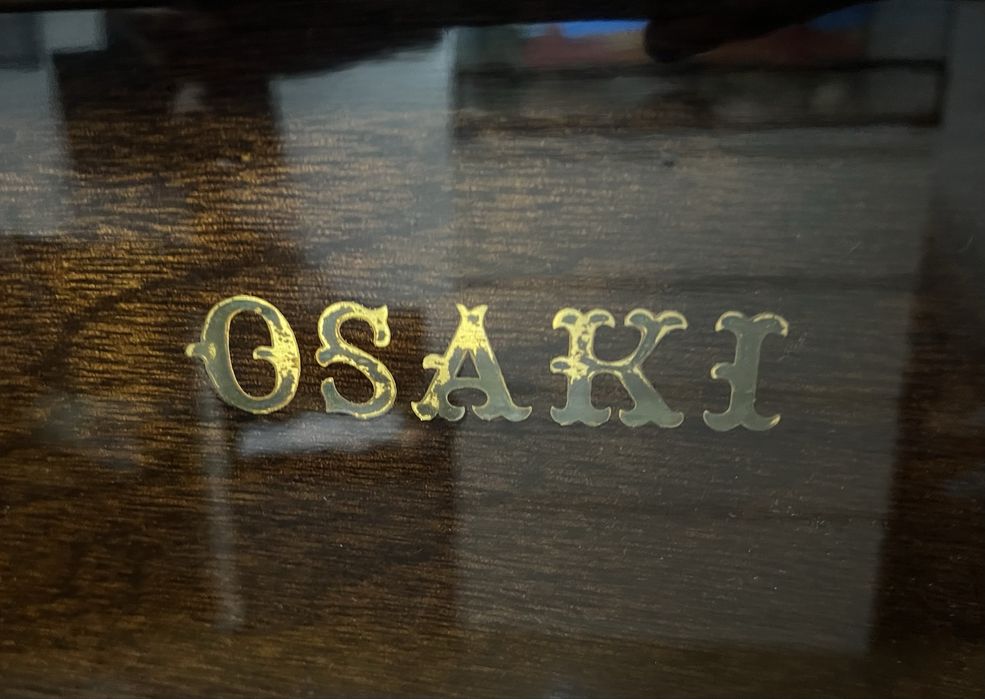 Piano vertical Osaki com história – para restauro