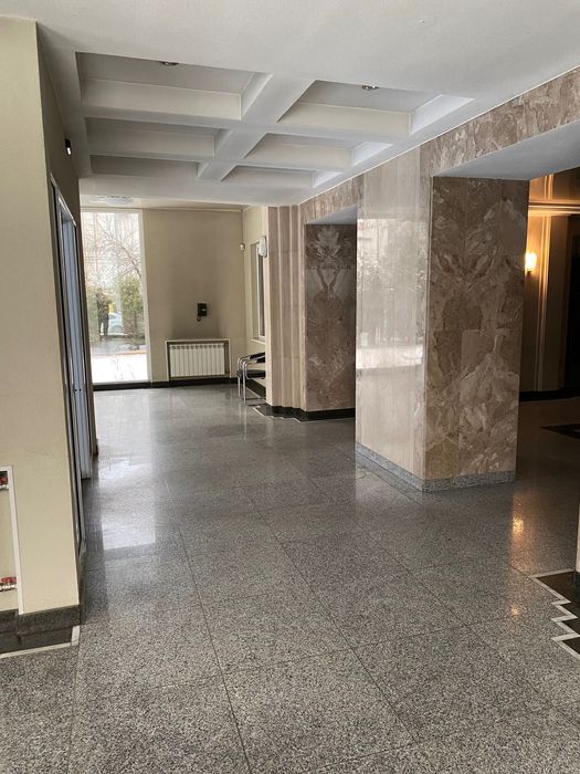 Адміністративна будівля 3234 кв.м, вул. Перемоги, буд. 32/5