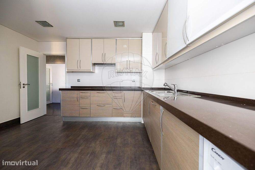 Apartamento T4 para arrendamento