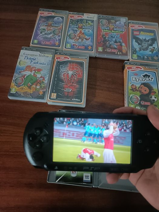 PSP  com carregador e 8 jogos