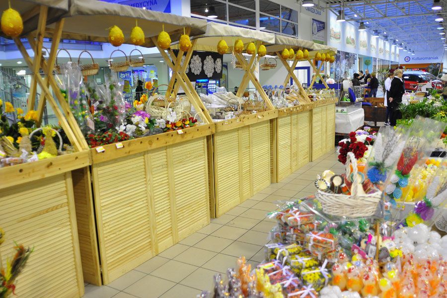 Drewniane stoiska handlowe, wystawiennicze, stragany