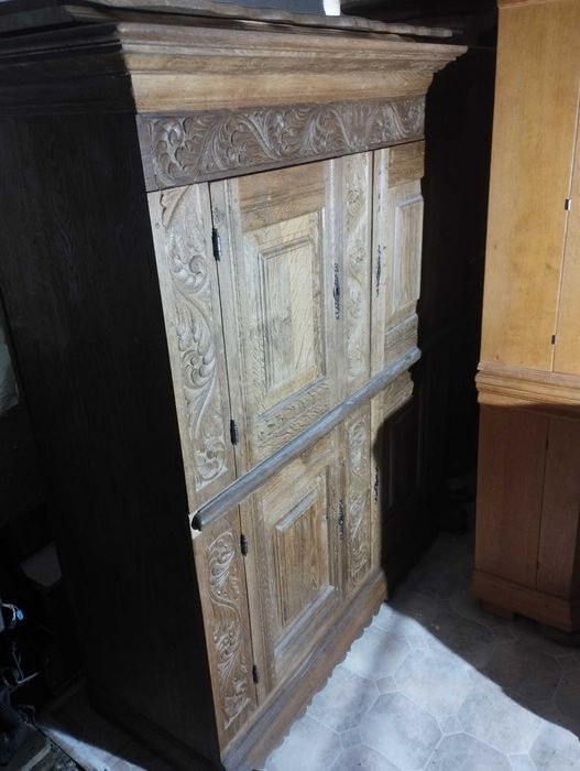 Komoda ładnie rzeźbiona 50x90x220