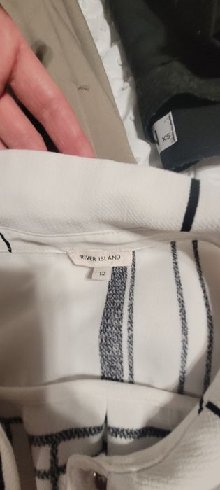 Box z ubraniami dobre marki