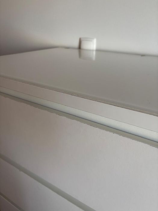 Cómoda 4 gavetas com vidro