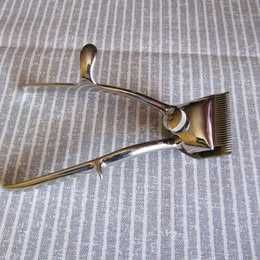 Antiga maquina de cortar cabelo em muito bom estado, como nova. Made in France