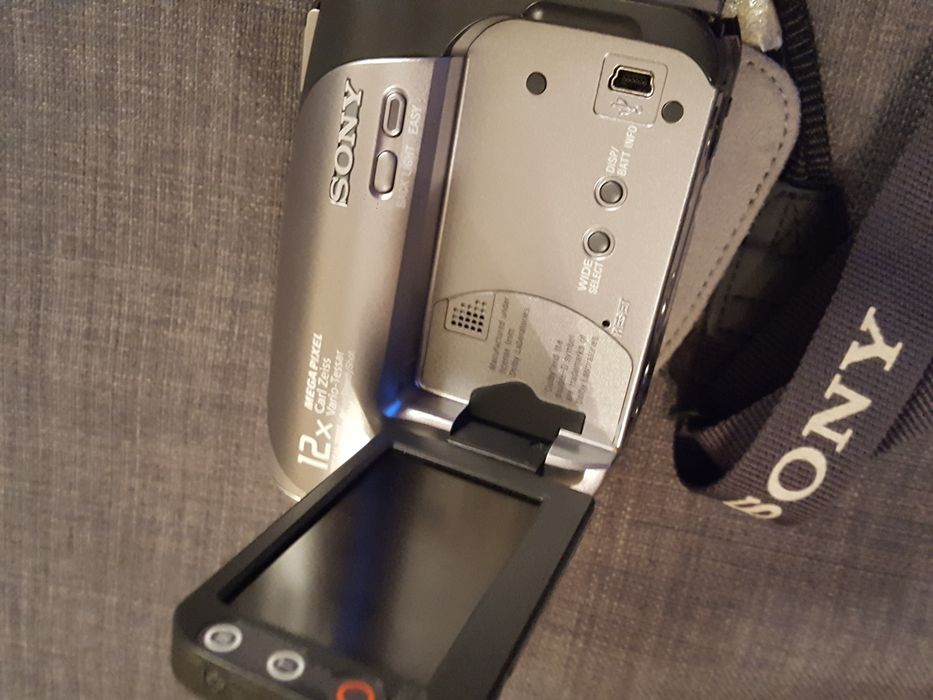 Sony Handycam DVD-RW + CaseLogic Carry Case + DVDs64564348630146122