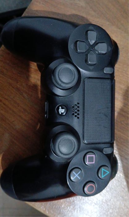 Vendo PS4 usada em bom estado