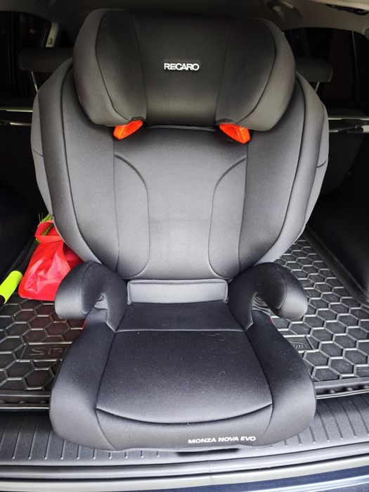 Чудове автокрісло Recaro Monza Nova Evo Seatfix, група 2-3 (12-36 кг).