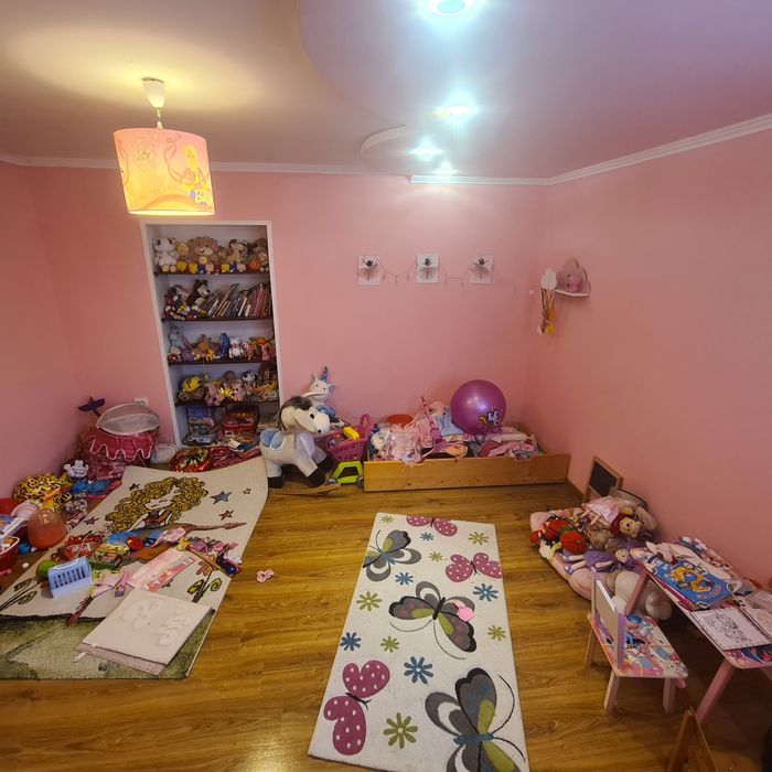 Продається 4-ьох кімнатний будинок в м.Берегове