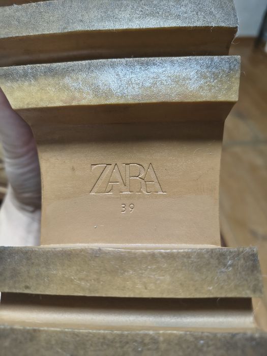 Чоботи , черевики Zara