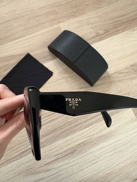 Okulary przeciwstoneczne Prada SPR 16R stan bardzo dobry