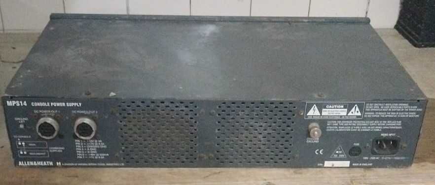 Mesa de Som Analógica Allen & Heath ML4000 (48 Canais) + Flightcase