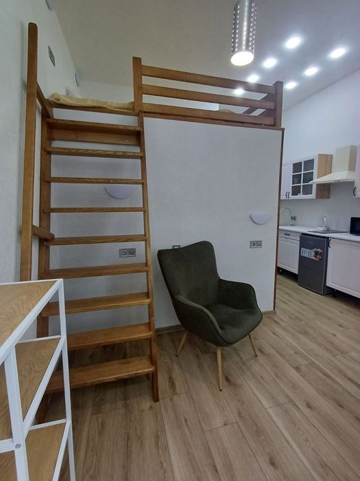 Дворівнева однокімнатна стильна квартира в центрі