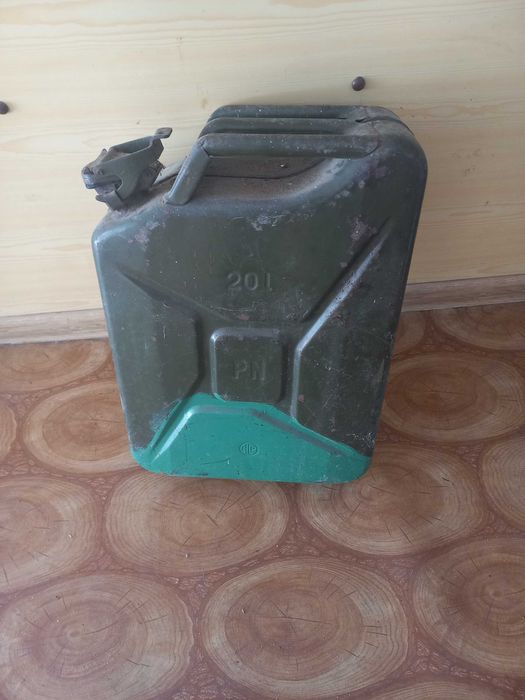 Kanister metalowy 20 litrów używany