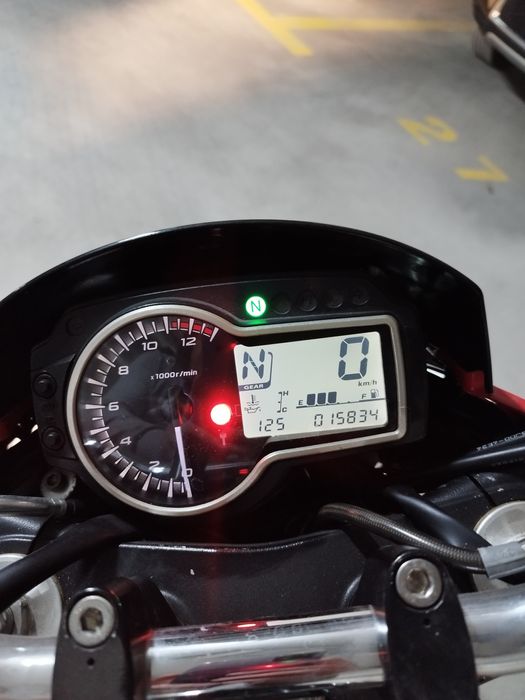 -Suzuki GSR 750-