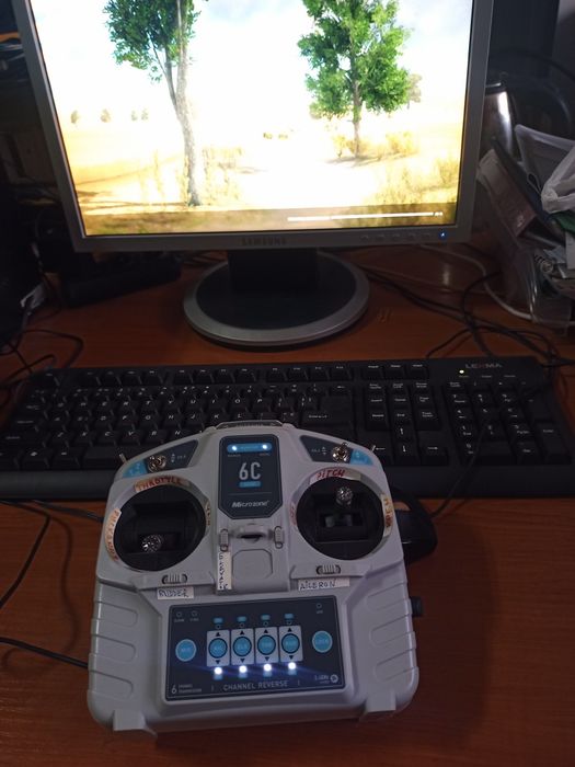 Комп з програмою-симулятором FPV дрона  LiftOFF та пультом Mikrozone