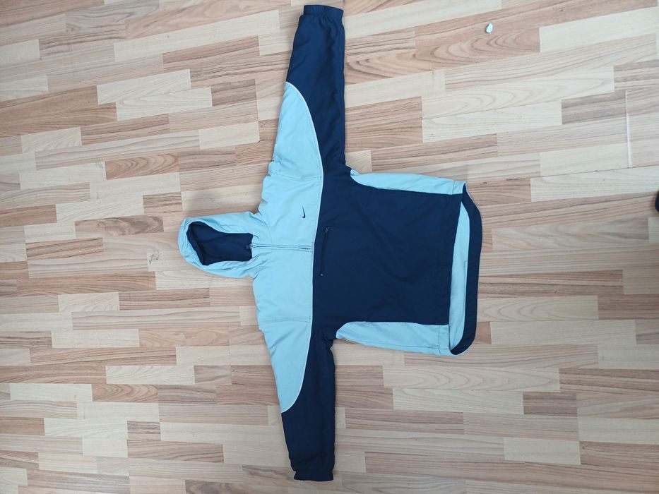 Куртка нова Nike універсал