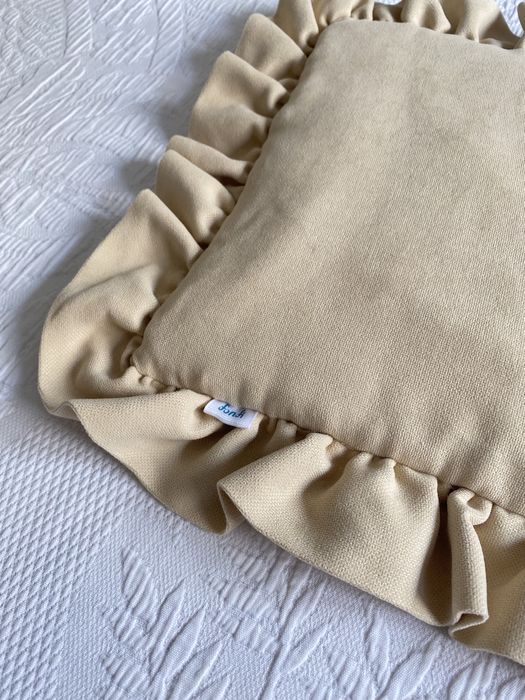 Bolsa folhos creme fonfi