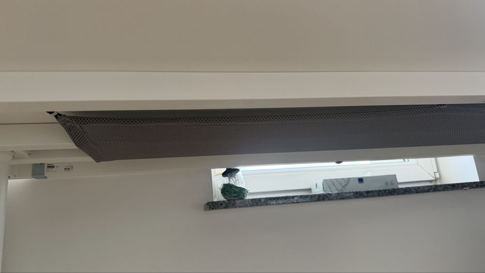 Biurko Bekant Ikea z regulacją wysokości