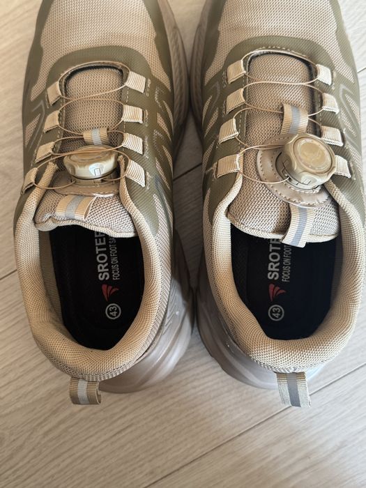 Захисні кросівки з металевим носком